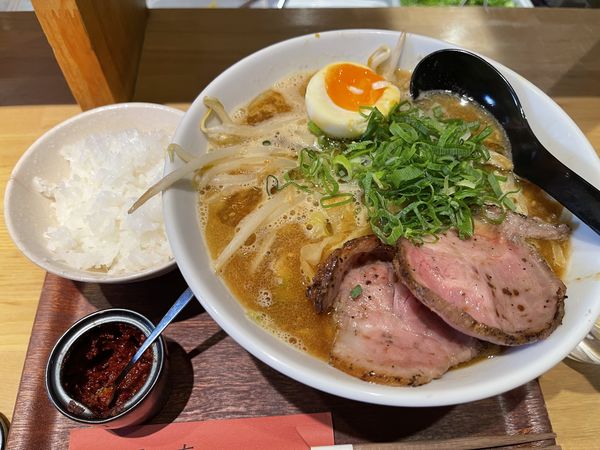「名古屋濃厚味噌ラーメン 麺硬め＋サービスライス」@麺屋壱の写真