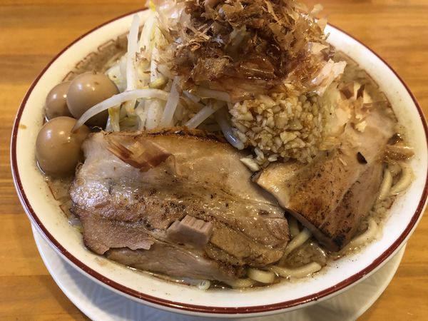 「マンモスラーメン大盛うずら」@泪橋 溝の口店の写真