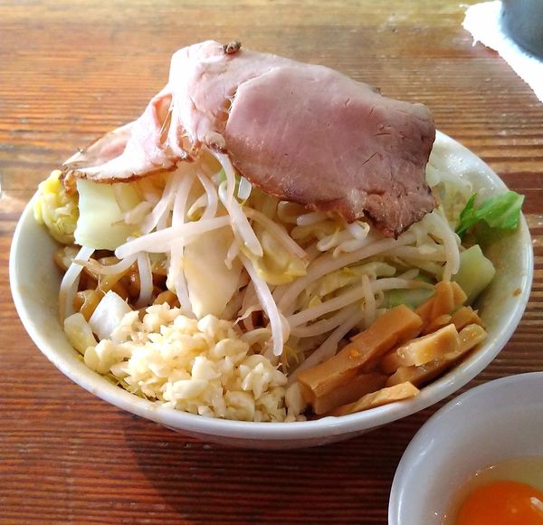 「汁なし中盛 950円＋生たまご 50円」@極太濁流ラーメン ら・けいこ 本店の写真