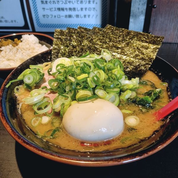 「思道らーめん､ライス」@横浜家系ラーメン 思道の写真