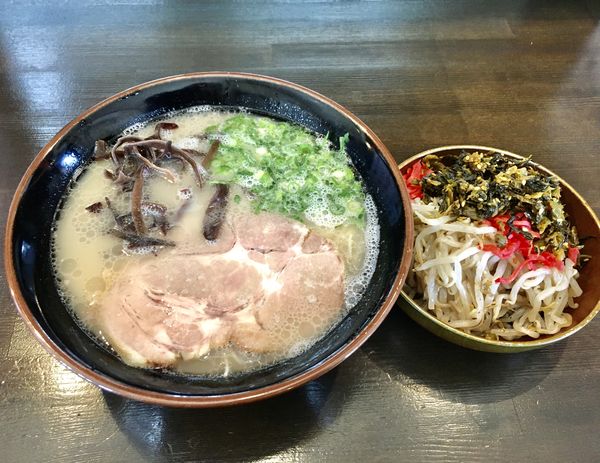 「博多ラーメン(620¥)」@博多らーめん 麺屋 小鉄 日立店の写真