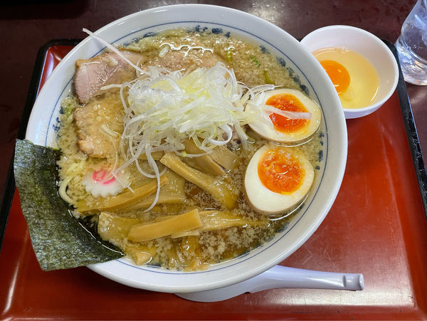 「特製背脂中華そば+生卵」@小金井大勝軒の写真