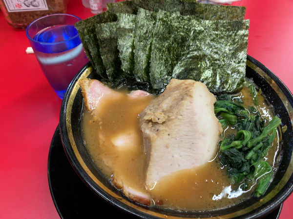 「ラーメン」@家系ラーメン王道家直伝 との丸家 松飛台店の写真