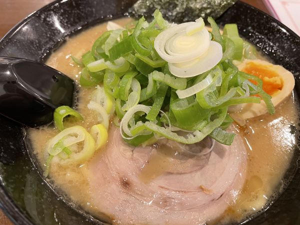 「薬味ネギラーメン（味薄め）700円+味玉100円」@麺屋 蘭 上福岡店の写真