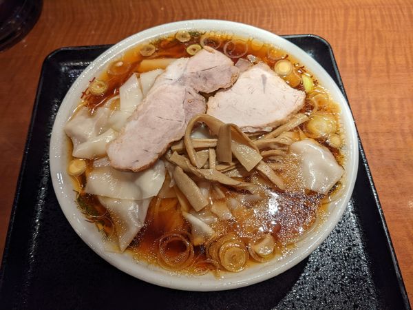 「ワンタンメン（大盛）　850円」@上海楼の写真