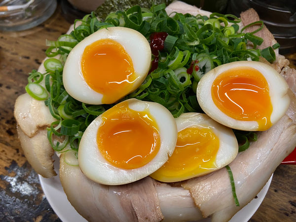 「こってり久留米の龍 とんこつラーメン 大盛り 全部のせ」@虎と龍 板宿店の写真