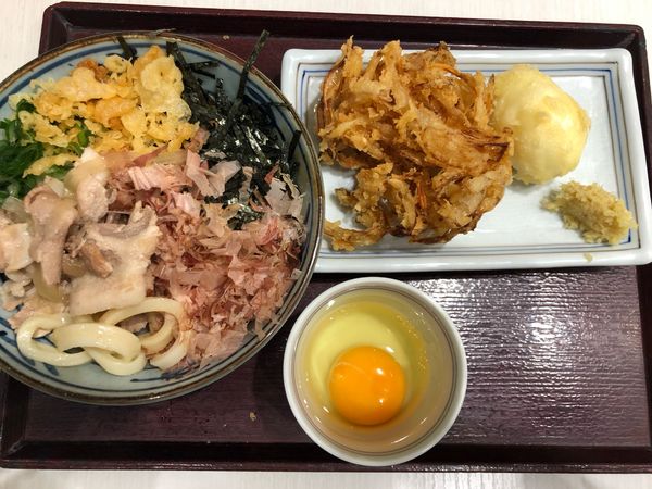 「濃厚豚まぜ讃岐 並690円かき揚げ180円半熟卵160円」@宮武讃岐製麺所 TOKYO-BAY店の写真