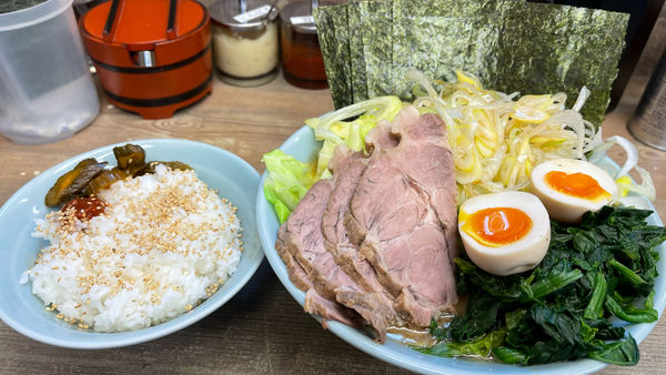 「渡来武ラーメン中+ネギ+キャベツ」@横浜らーめん 渡来武の写真