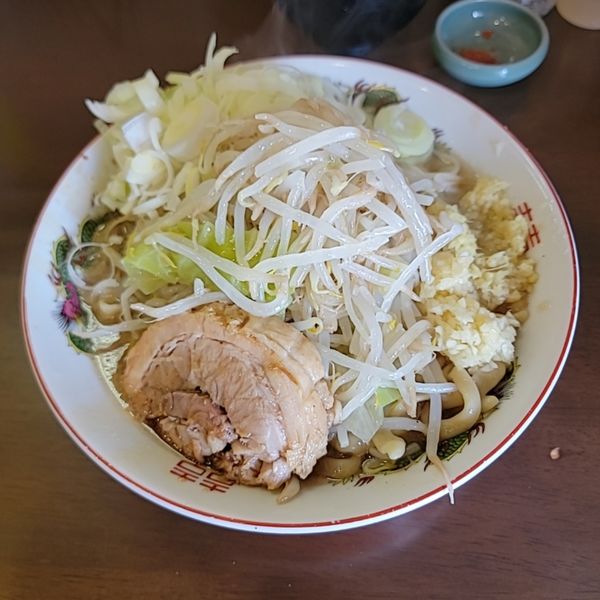 「ラーメン③らどん麺少なめニンニクショウガ火の粉別皿ネギ」@自家製麺 まさきの写真