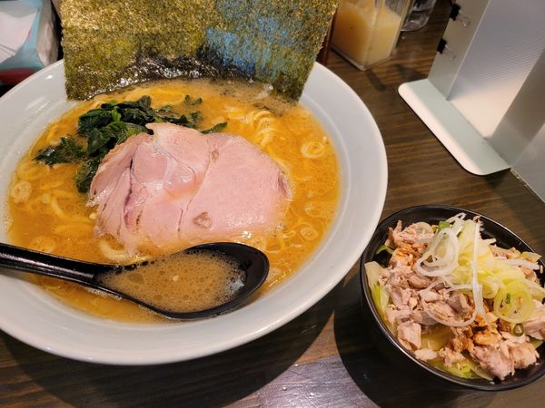 「豚骨醤油ラーメン　ランチ大盛　キャベチャートッピング」@南大沢らーめん家の写真