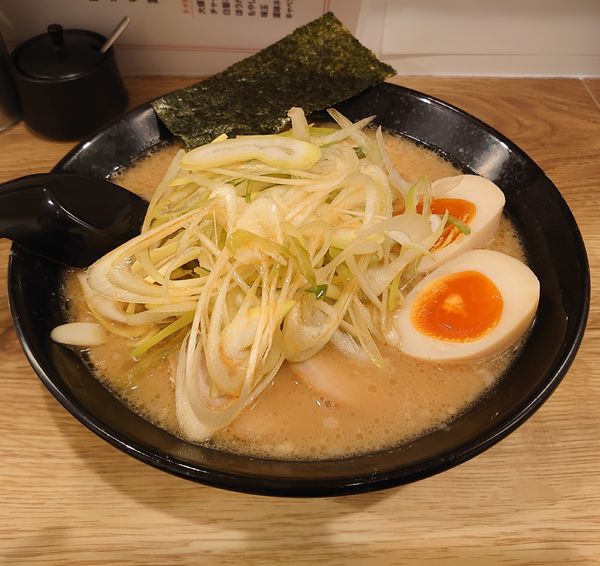 「ネギチャーシューメン+味玉(1150円)」@麺屋 蘭 上福岡店の写真