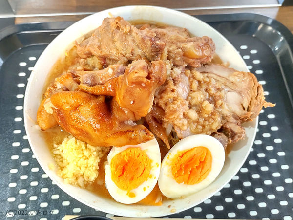 「肉ゴージャス（＋ゆで玉子＋チーズ）」@夢を語れ 鳥栖総本店の写真