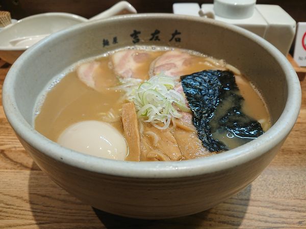 「味玉らーめん＋チャーシュー」@麺屋吉左右の写真