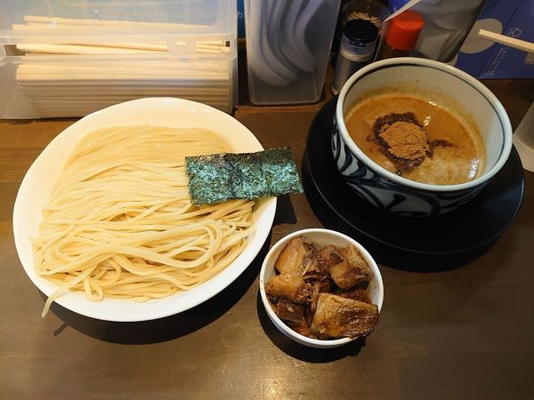 「鳥豚魚介つけめん大盛+チャーシューぶつ」@ラーメン ますだやの写真