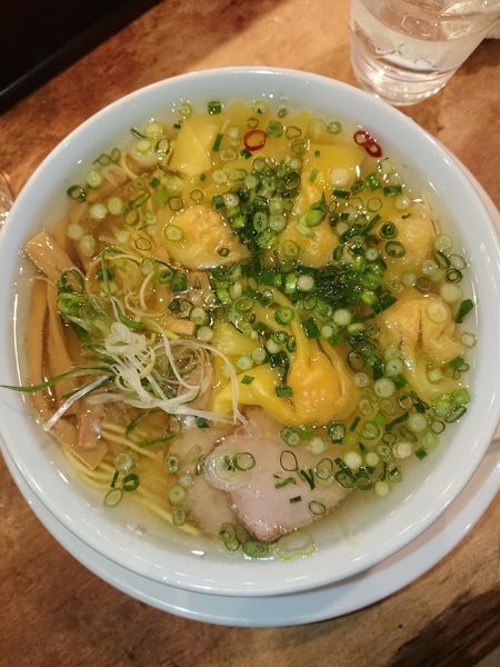 「蝦仁雲呑麺(えびワンタンメン)3600円」@中華麺酒房 中華そば すずらんの写真
