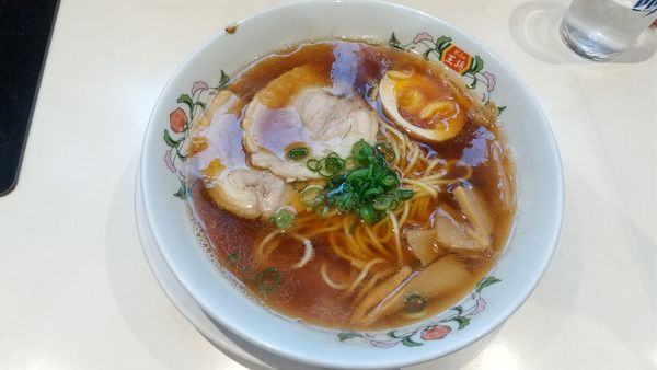 「醤油ラーメン528円、炒飯（ジャストサイズ）272円」@餃子の王将 渋谷ハチ公口店の写真