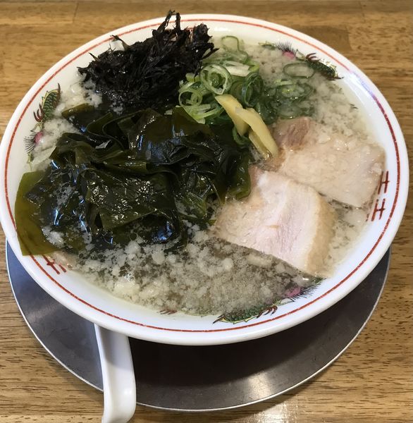 「限定 肉厚ワカメと煮干の塩中華そば¥1000」@背脂煮干中華そば 我武者羅 初台店の写真