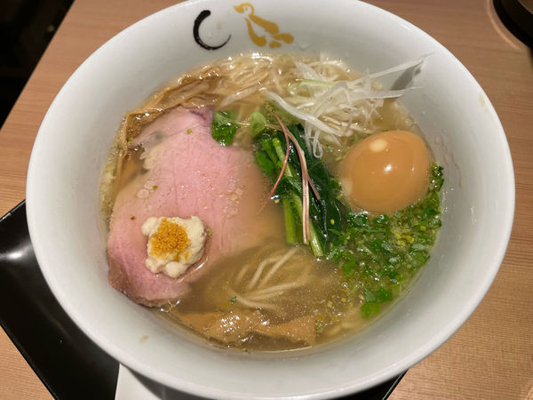 「【昼限定】和風海の塩そば(1,000円)味玉(100円)」@SOBAHOUSE 金色不如帰 新宿御苑本店の写真