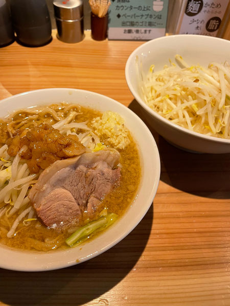 「醤油らーめん ヤサイ300g ニンニク」@らぁ麺 玉椿の写真