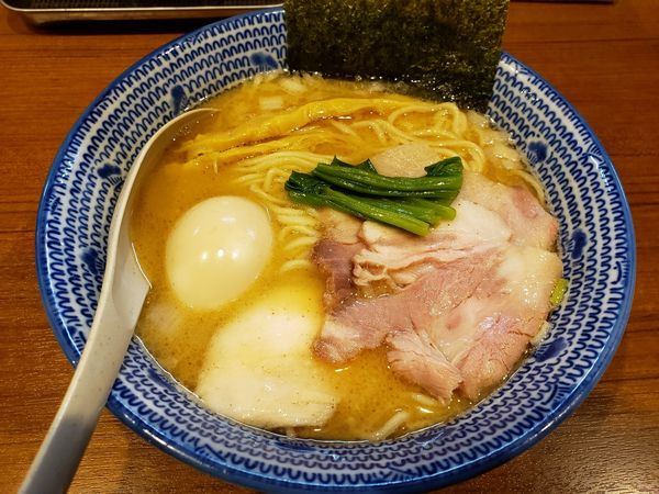 「濃厚鶏白湯　味玉入り」@麺屋 旧月の写真