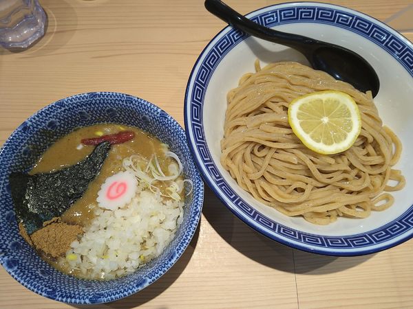 「カレーつけ麺￥900＋タマネギ￥100＝￥1000」@狼煙 浦和店の写真