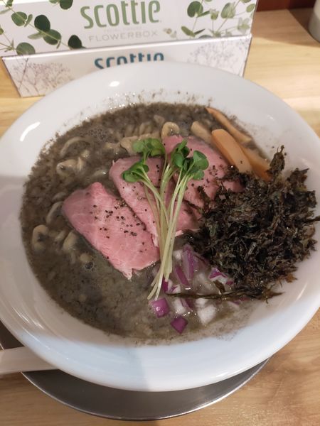 「背脂煮干し」@麺屋 日出次の写真