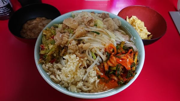 「小ラーメン アブラ カラメ ニンニク 灼熱 ニラダレ マヨタク 」@ラーメン二郎 中山駅前店の写真