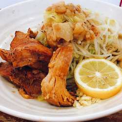 汁なし塩（850円）、肉一枚（CP）、脂ニンニク少