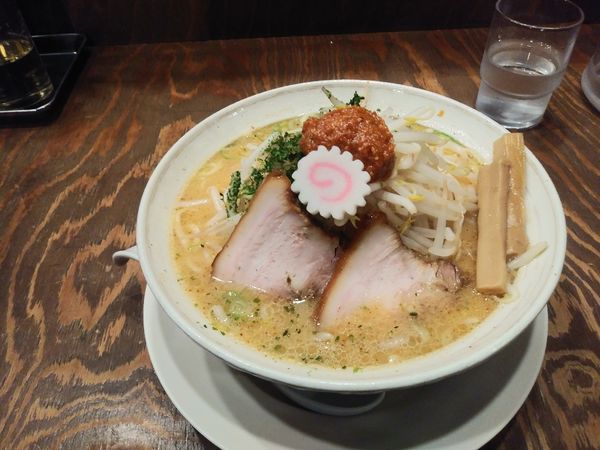 「辛味噌ラーメン　大盛」@中華そば 満月 ダムズ竹尾店の写真