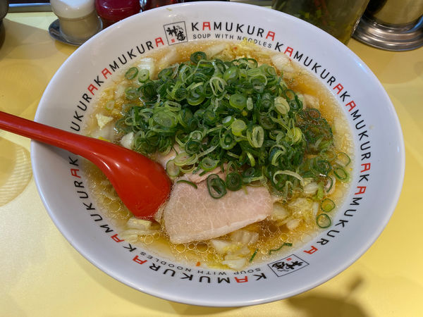 「おいしいラーメン(ネギ)🍜🥢」@どうとんぼり神座 新宿京王モール店の写真