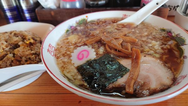 「Aセット　ラーメン　カタメ＋玉ネギ＋ミニチャーハン」@らーめん おゆうの写真