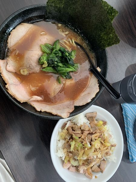 「チャーシュー麺、チャーシューまぶしご飯」@神輿家 本店の写真