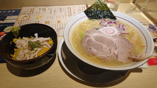 「令4・3・24鶏塩ラーメン(800円)豚飯(200円)」@コーチン専科 ここからの写真