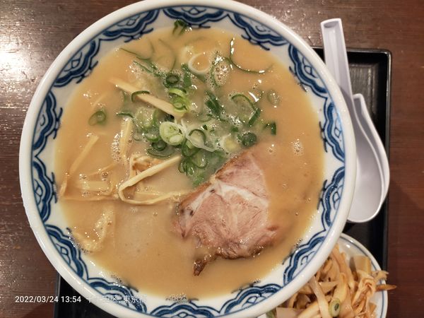 「博多ラーメン+メンマ　1,020円」@博多麺房 赤のれん 丸ビル店の写真