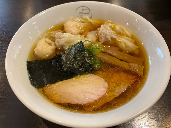 「特製ワンタン麺ハーフ黒だし」@八雲の写真