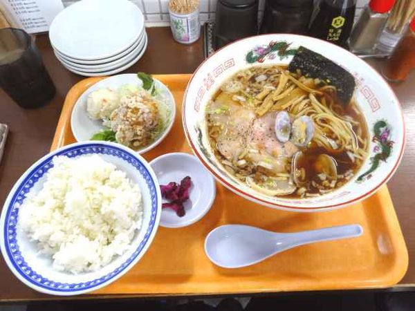 「中華そば定食 (990円，ライスおかわり自由)」@大衆食堂スタンド そのだ 五反田店の写真