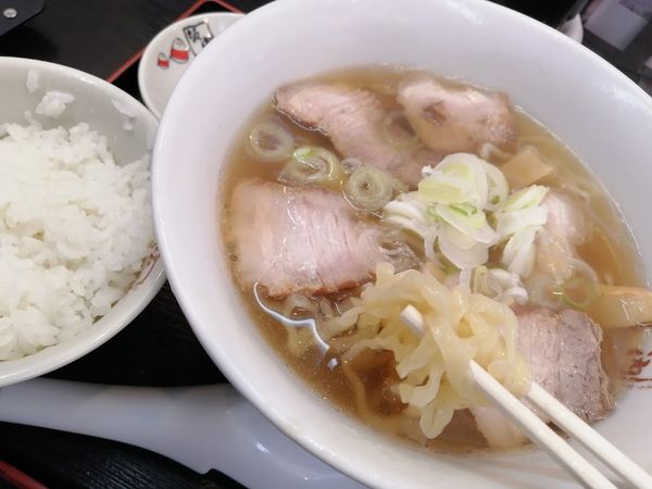 「らーめん(ランチ半ライス付き)(セール500)」@喜多方ラーメン 坂内 川崎東田店の写真
