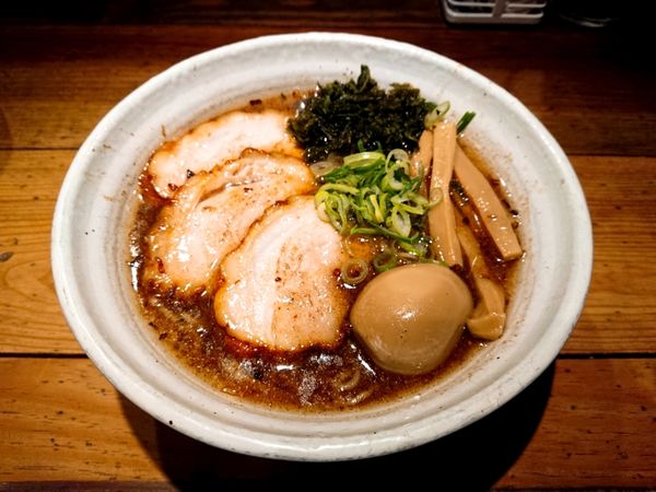 「得のせ魚介醤油ラーメン」@麺や 幸村の写真