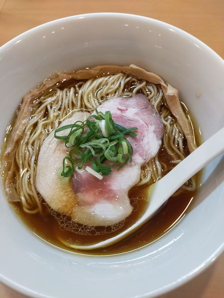 「醤油らぁ麺」@らぁ麺 六花の写真