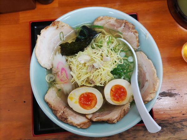 「塩生姜チャーシューメン+煮たまご  ﾒﾝﾏ抜き」@ラーメン てらこやの写真