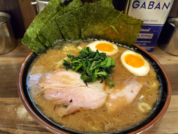 「ラーメン+海苔+玉子」@神田ラーメン わいず 神田本店の写真