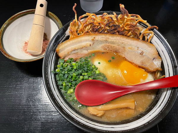 「目玉焼麺（大盛）」@焼麺 劔の写真