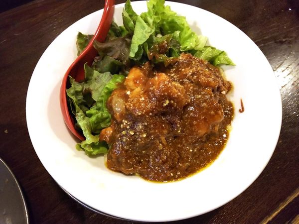 「手羽中のスパイシーカレーまぜそば」@立ち呑み居酒屋 金町製麺の写真