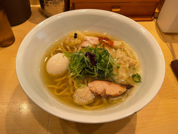 「特製塩そば + 地鶏あぶら飯」@饗 くろ㐂の写真