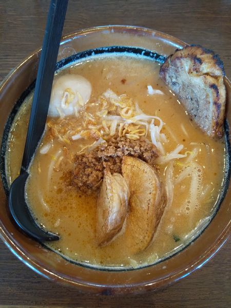 「北海道味噌らーめん（炙りチャーシュー・味玉付き）」@蔵出し味噌 麺屋 壱正 小牧本店の写真