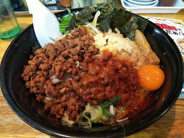 「まぜ二郎（並盛）　＋宝味噌：無料　※クーポンで５００円」@らーめん道 黒こくやの写真