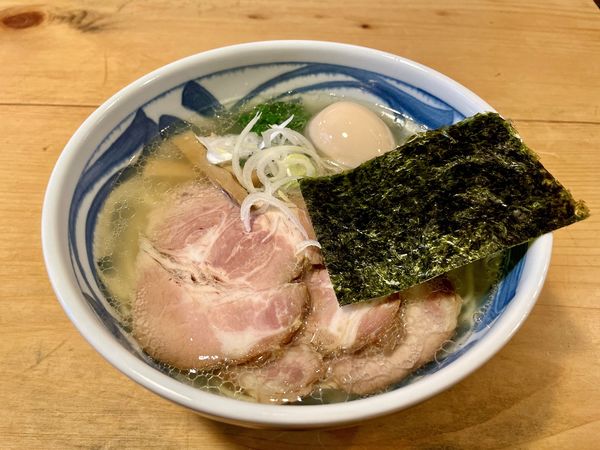 「塩らーめん ＋ 味玉 ＋ チャーシュー２枚」@らーめん たきたろうの写真