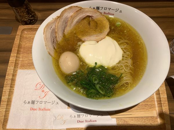 「らぁ麺フロマージュ、味玉、チャーシュー、杏S」@らぁ麺フロマージュ Due Italian 大宮店の写真