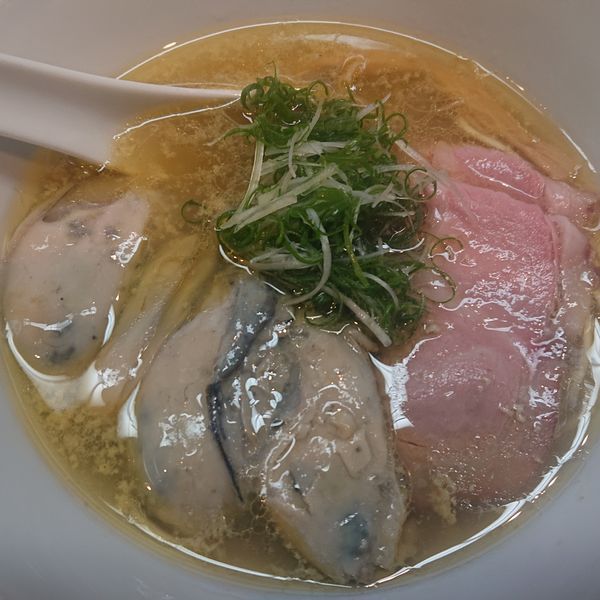 「広島県産かきの塩ソバ1400円、かき増し300円」@神保町黒須の写真