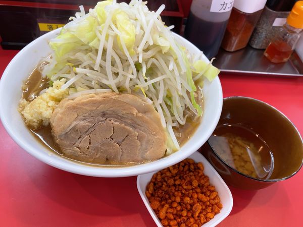 「ら～めん醤油（中盛）＋辛玉」@ら～めんコジマル 宮野木店の写真